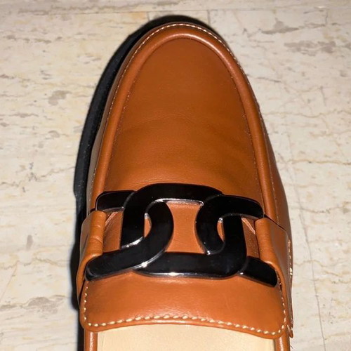 Loafers Zapatos tan with black chunky sole like new, sizes 40-41