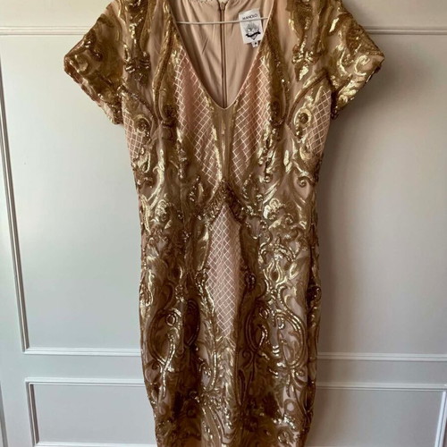 Manolo fitted dress like new, gold sequin details, size S