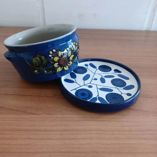Ceramic bowl blue with painted sunflowers and Melitta base like new