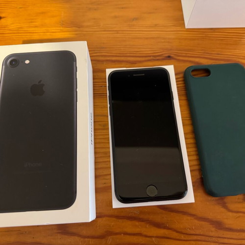 iPhone 7 used, 32GB, black with green silicone case