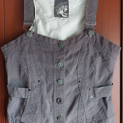 Attrattivo women's vest like new, adjustable straps, button closure