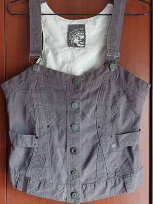 Attrattivo women's vest like new, adjustable straps, button closure