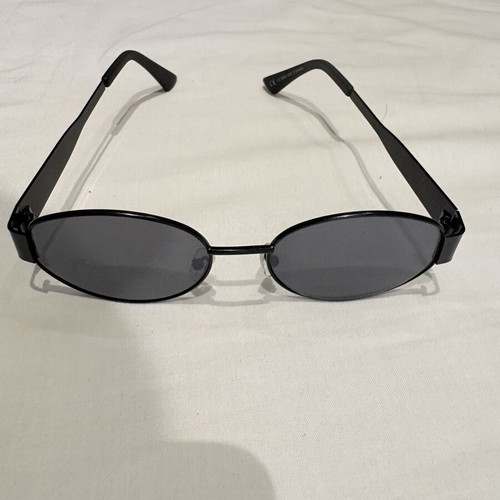 Black Oval Sunglasses Vintage 90s Style