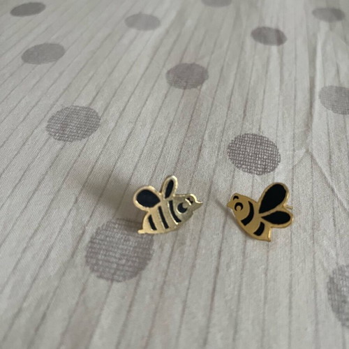 Bee earrings like new, gold with black