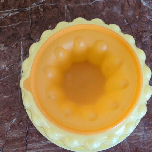 Tupperware cake mold tupperware like new
