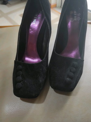 Voi Noi black suede pumps new, size 37