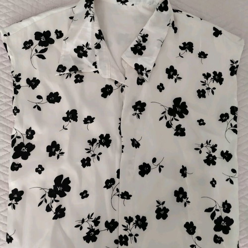Floral short-sleeve shirt Shein like new, size M, beige with black flowers