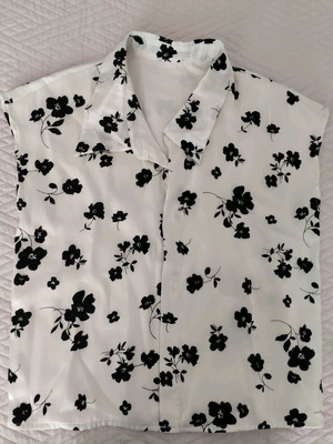 Floral short-sleeve shirt Shein like new, size M, beige with black flowers