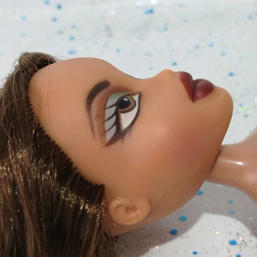 Bratz Xpress it Yasmin doll used with missing arm and flaws