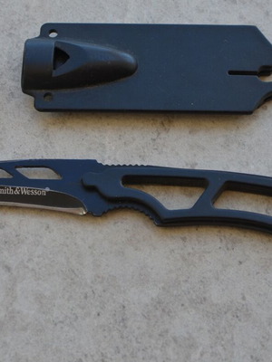 Carbon Steel Vintage Hunting Knife New from The Eagle Collection 4040