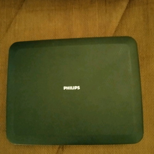 Philips φορητό DVD player σαν καινούργιο με αυθεντική συσκευασία και 2 φορτιστές