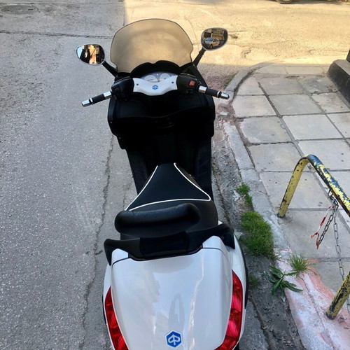 Piaggio X8 200 scooter 2005 used, 200cc, automatic, white