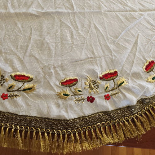 Handmade old tablecloth used, diameter 150