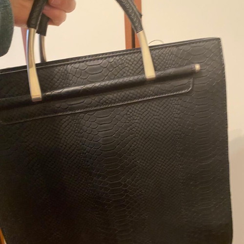 Axel black handbag like new