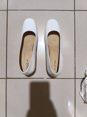 White pump size 39 Greek made like new, heel 5cm