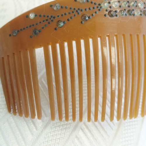 Vintage women's hair combs set of 4, like new, 1960s