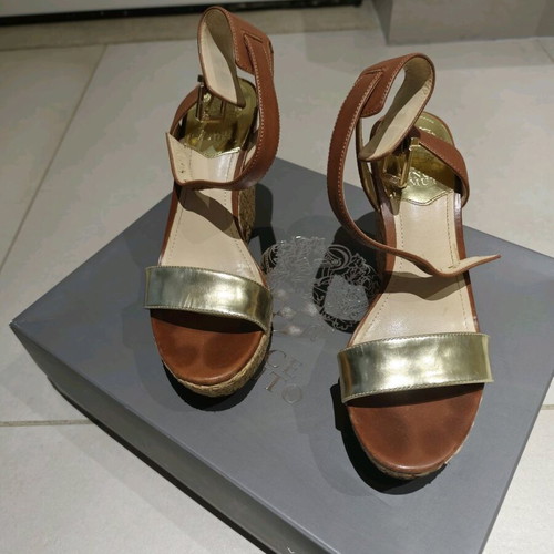 Vince Camuto platform sandals like new, leather straps, size 37, gold