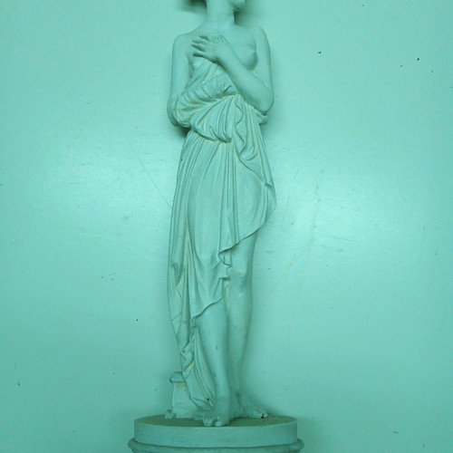 Statue of semi-nude bathing woman used, height 39cm