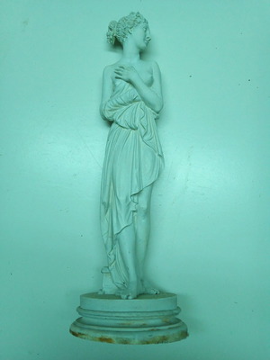 Statue of semi-nude bathing woman used, height 39cm