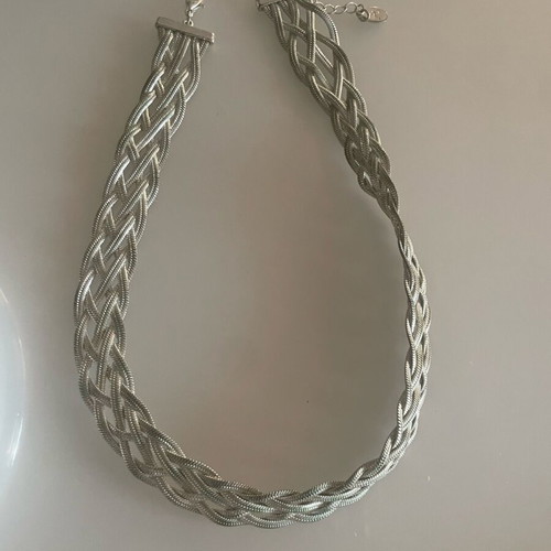 Necklace in very good condition, needs slight polishing