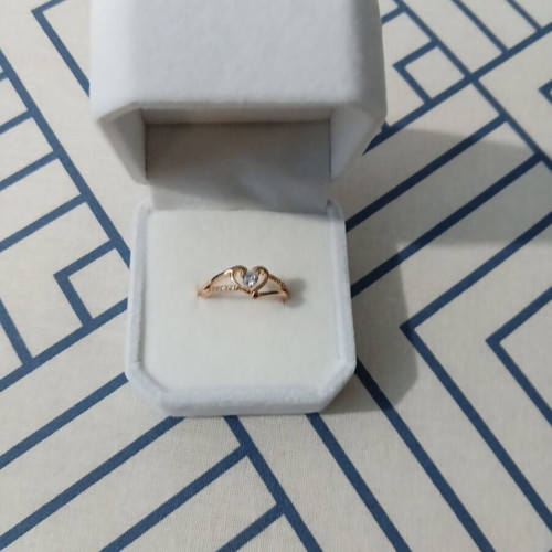 Elegant women's ring with heart, size 7, gold color