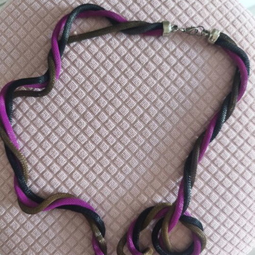 Necklace used, tricolor metal
