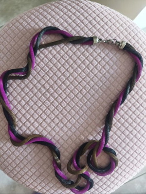 Necklace used, tricolor metal