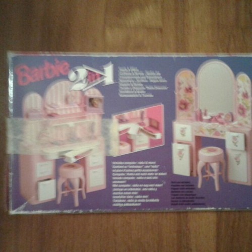 Barbie 2 in 1 set like new with extra pieces