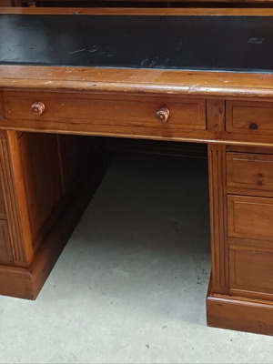 Desk made of pine wood used 150x80x80 cm
