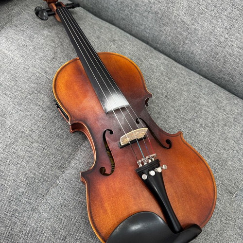 Electroacoustic violin used 4/4 with case and bow
