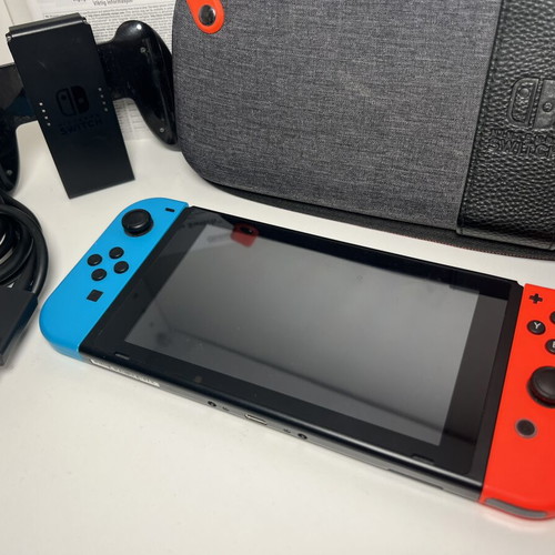 Nintendo Switch като нов с предпазен калъф за носене