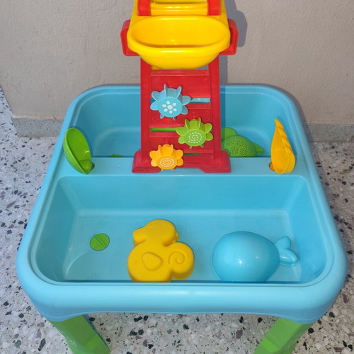 Children's sand and water play table
