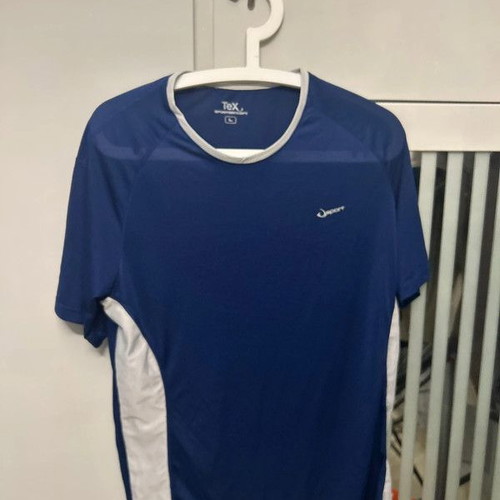 Tshirt training like new, size L
