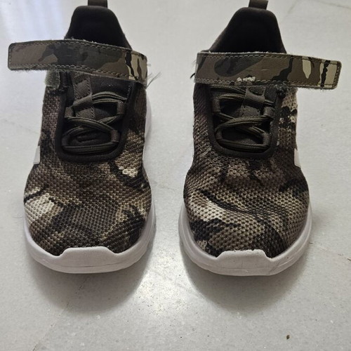 Adidas children's athletic shoes like new, camouflage design, size 25