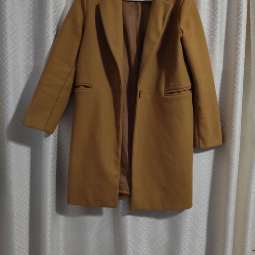 Camel short coat like new, size M, 100% polyester