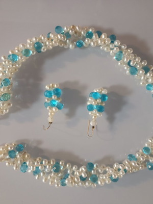 Necklace set with 3 rows freshwater pearls and blue topaz, like new