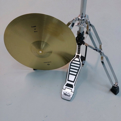 Hi-Hat βάση Remo βαρέως τύπου με ρύθμιση swivel και δώρο πιατίνι crash 16" Turkey καινούργια