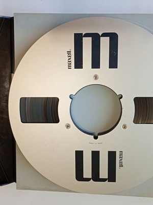 Maxell 10.5" aluminum reel used with Revox box