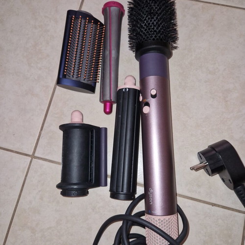 Dyson hair styler with attachments