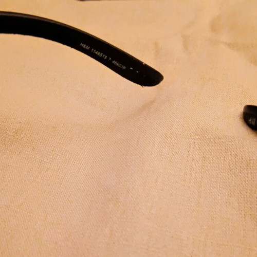 H&M Sports Sunglasses like new, black frame with purple mirror lens
