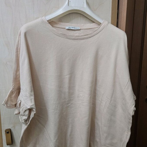 Zara pink blouse with ruffles on sleeves like new, loose fit