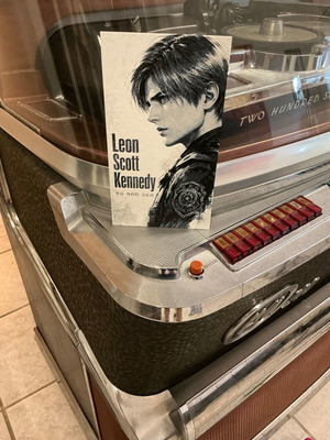 Resident Evil Leon S. Kennedy decorative item new, PLA material