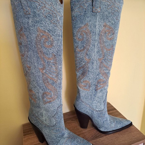 Moschino boots new, size 38, knee-high leather interior