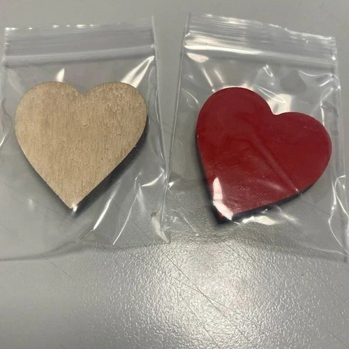 Heart-shaped magnets, wood color and red, pack of 105