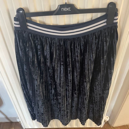 Zara Midi Velvet Pleated Skirt used, size Large