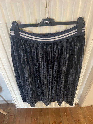 Zara Midi Velvet Pleated Skirt used, size Large