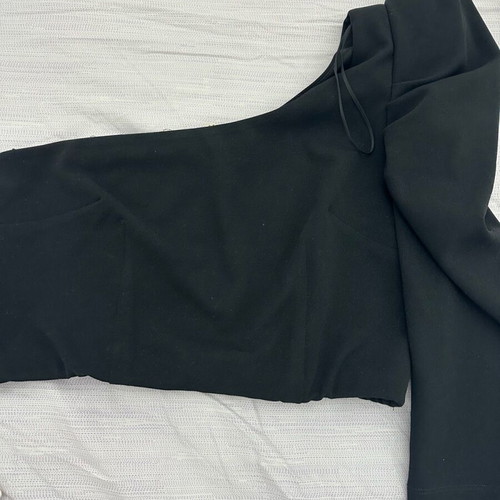 Lynne blouse with one shoulder like new, size M