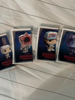 Χαρτάκια Stranger Things Kinder Joy καινούργια χωρίς φιγούρα