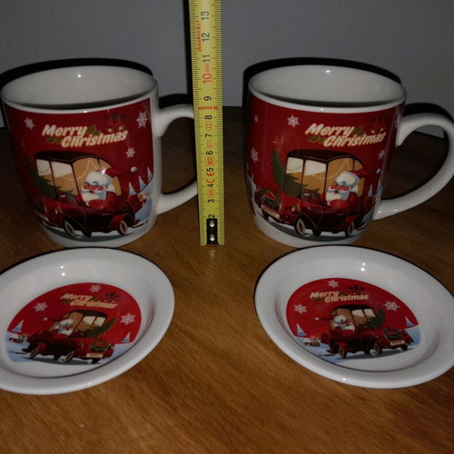 Christmas mugs like new, set of 2 with saucers