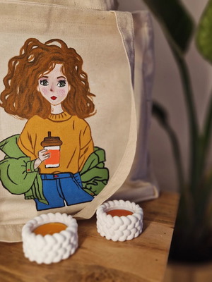 Χειροποίητη tote bag ώμου άσπρη με ζωγραφισμένο σχέδιο